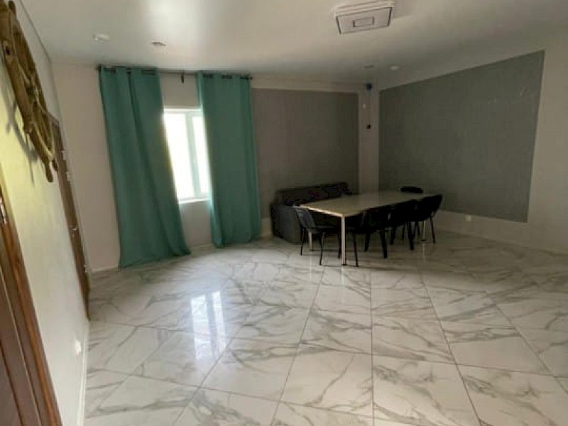 Просторная гостиная